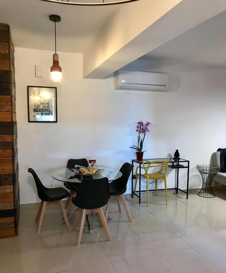 Fat Cow Apartment 101 Larnaca Exterior photo